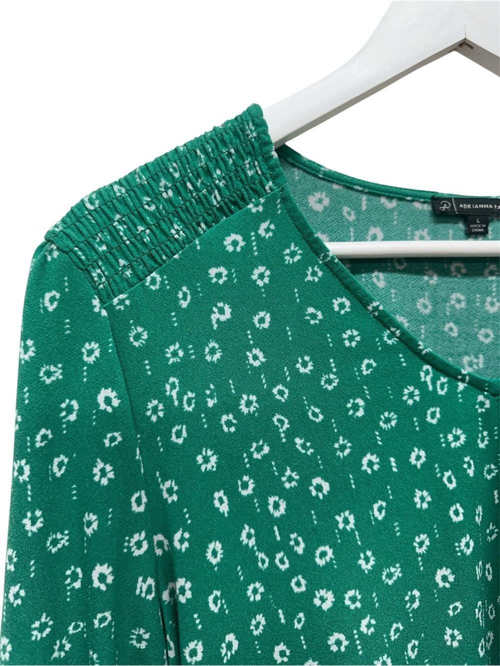 Adrianna Papell Womens Ditsy Floral Blouse Green White Boho Cottage Smocked Sz L - Picture 5 of 9